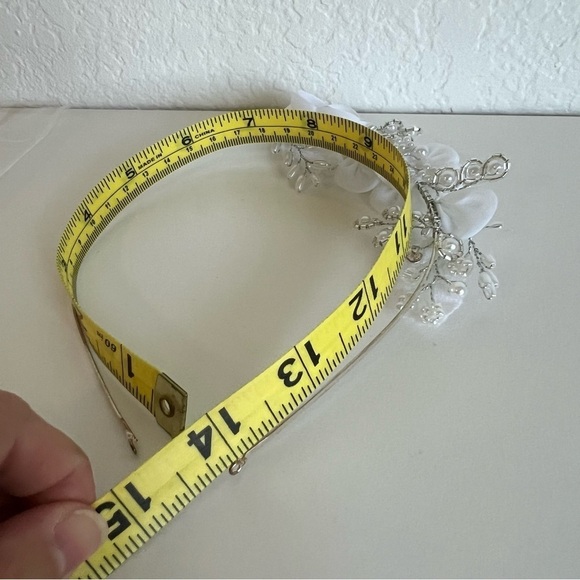 Girls floral jeweled headband hair accessory .  NWOT - Picture 7 of 9